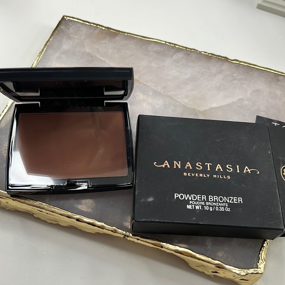 Anastasia Beverly Hills Bronzer shade Tawny